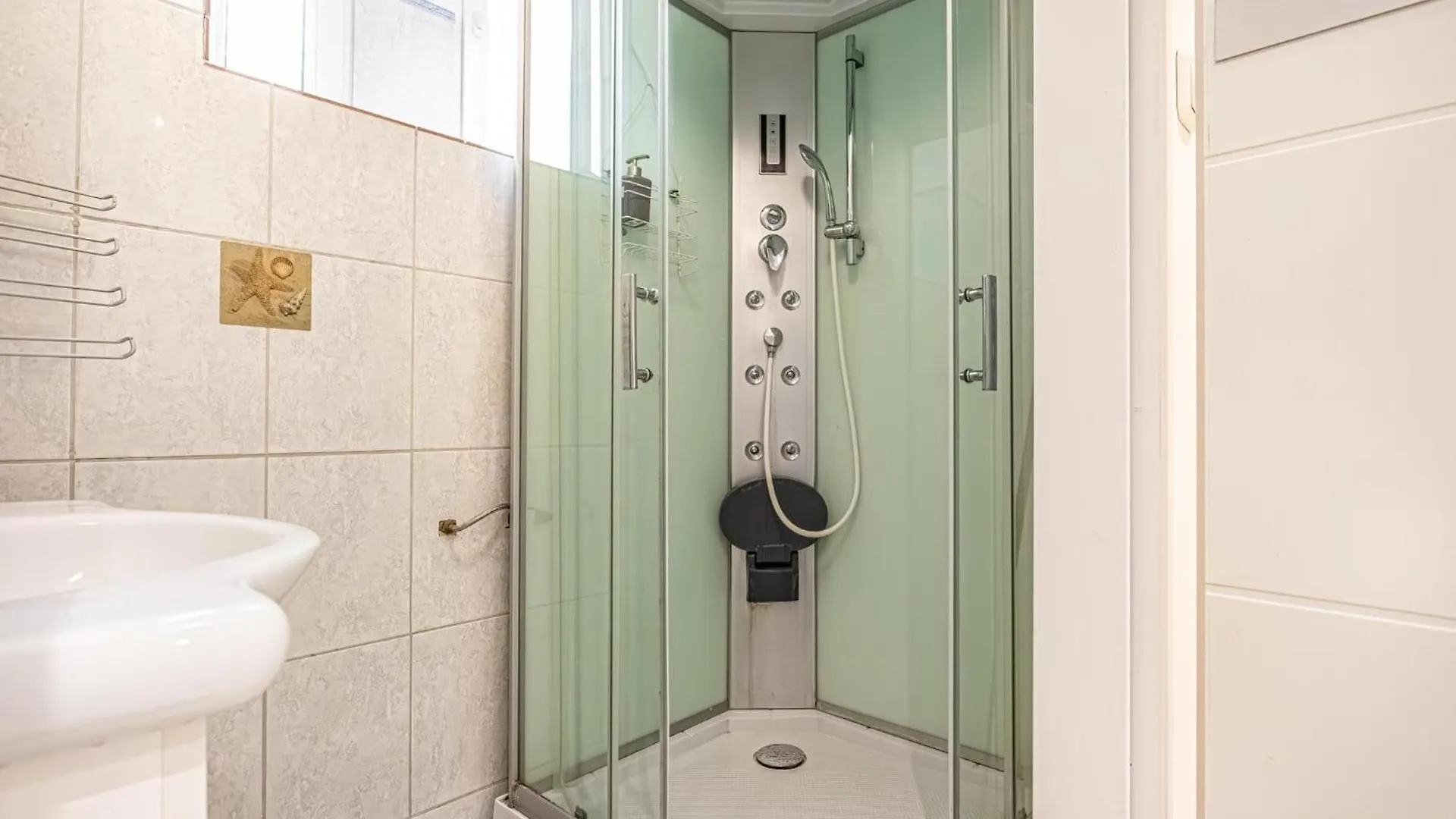 Near Danube & Prater Stern/Central & Comfy 1Br Apt Vienna 0*,  Austria
